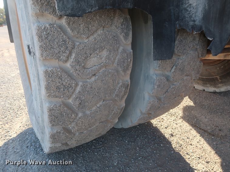 image for item DJ2282 1999 Caterpillar 773D  water wagon