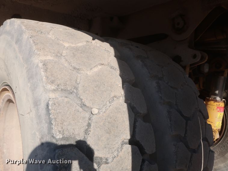 image for item DJ2282 1999 Caterpillar 773D  water wagon