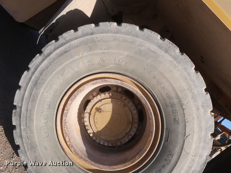 image for item DJ2282 1999 Caterpillar 773D  water wagon