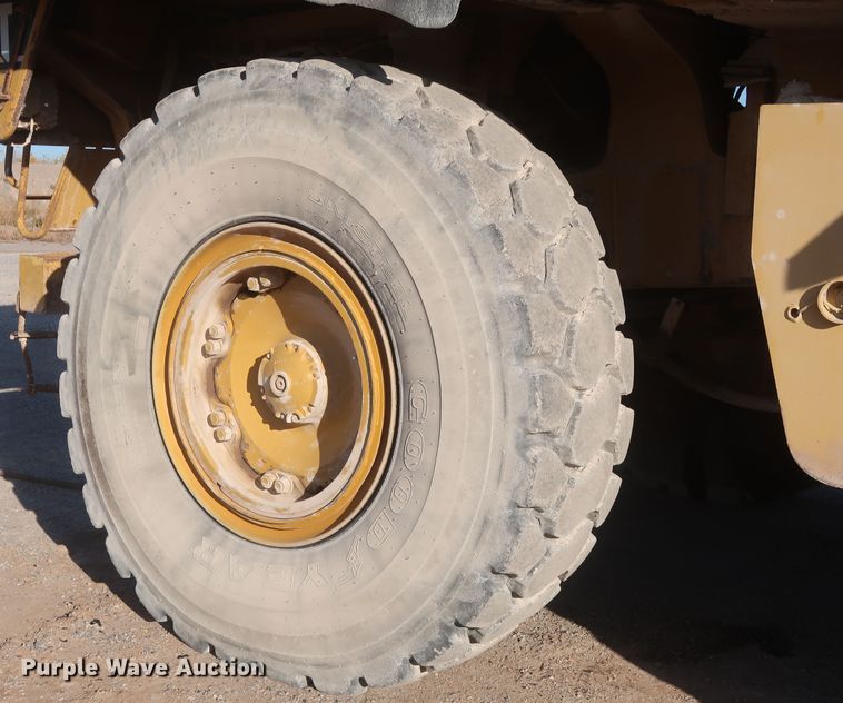 image for item DJ2282 1999 Caterpillar 773D  water wagon