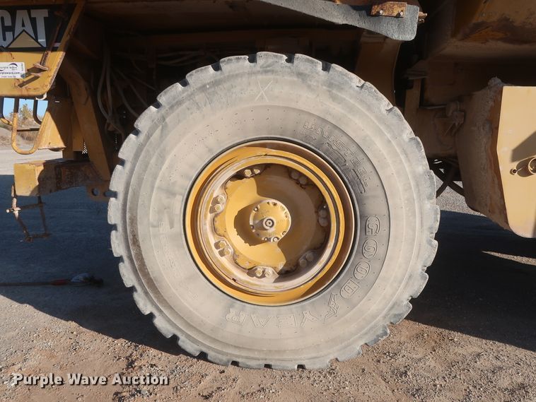 image for item DJ2282 1999 Caterpillar 773D  water wagon