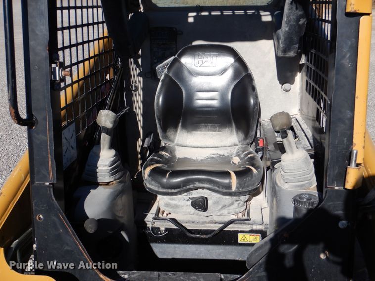 image for item DJ2283 2015 Caterpillar 226B3  skid steer loader