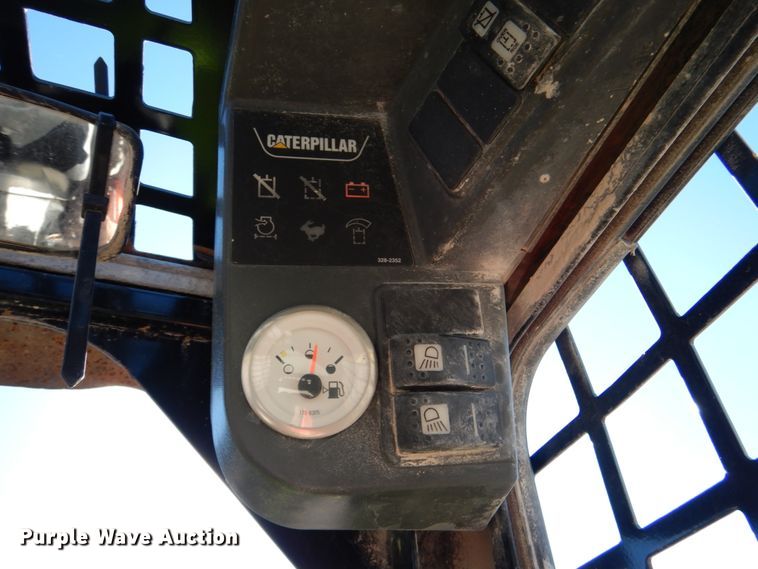 image for item DJ2283 2015 Caterpillar 226B3  skid steer loader