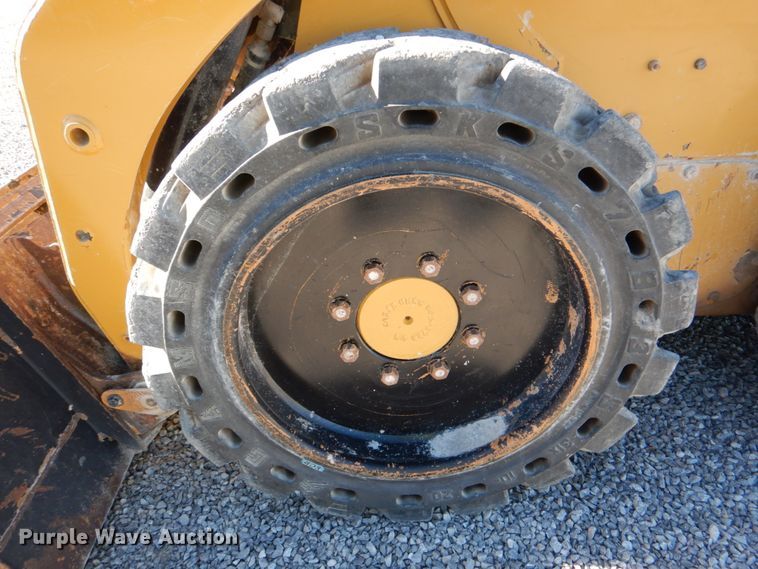 image for item DJ2283 2015 Caterpillar 226B3  skid steer loader