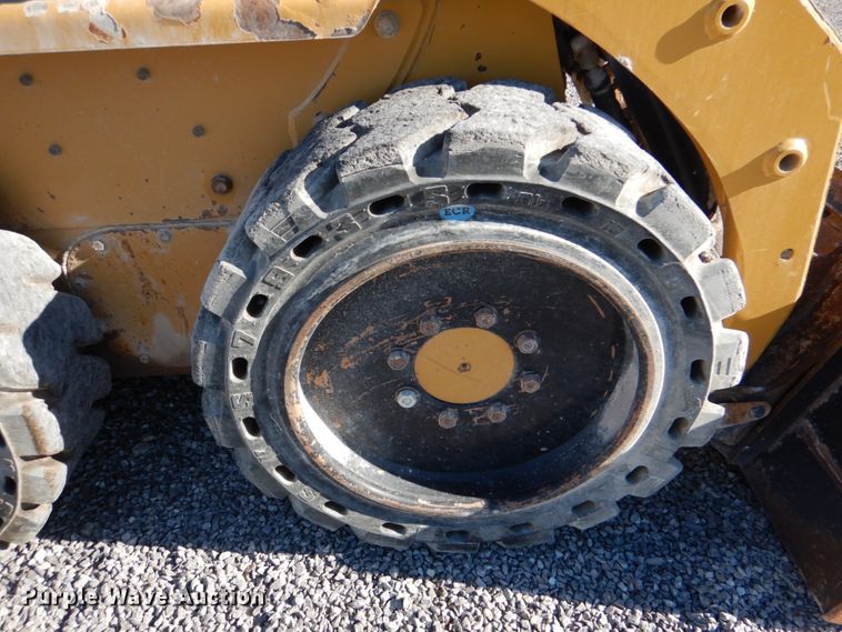 image for item DJ2283 2015 Caterpillar 226B3  skid steer loader