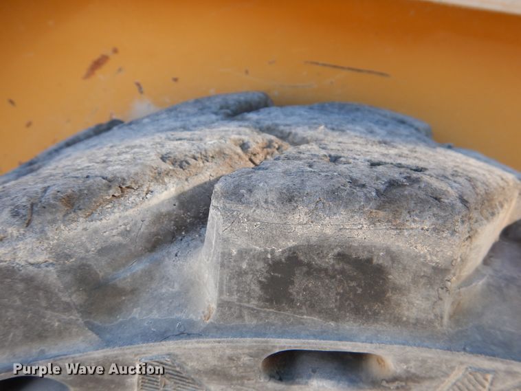 image for item DJ2283 2015 Caterpillar 226B3  skid steer loader