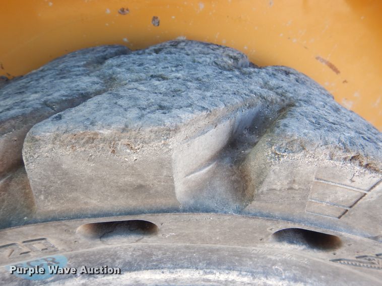 image for item DJ2283 2015 Caterpillar 226B3  skid steer loader