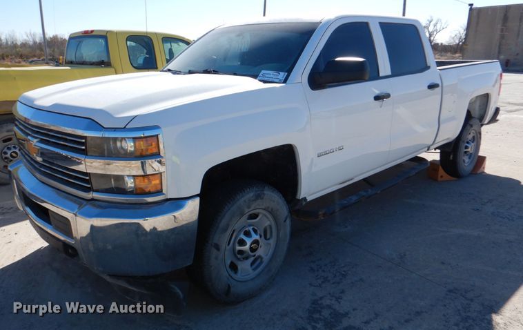 image for item DJ2288 2015 Chevrolet Silverado 2500HD  Crew Cab pickup truck