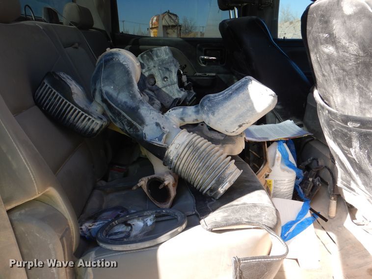 image for item DJ2288 2015 Chevrolet Silverado 2500HD  Crew Cab pickup truck