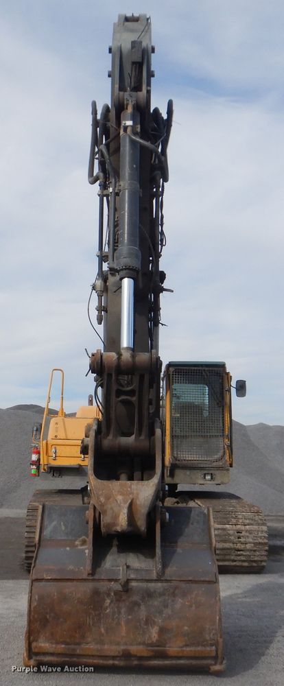 image for item DJ8511 2007 Volvo EC330B LC  excavator