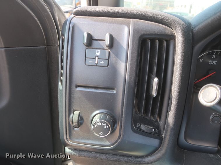 image for item HW9058 2015 Chevrolet Silverado 2500HD  pickup truck