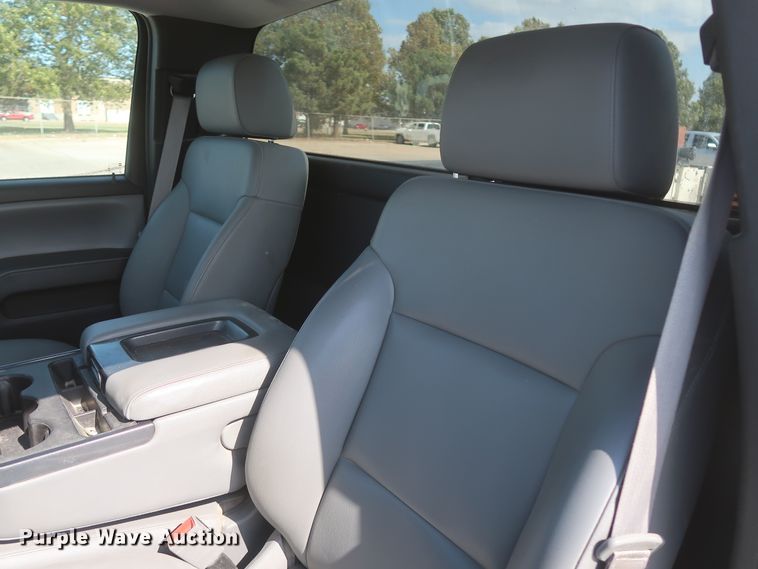 image for item HW9058 2015 Chevrolet Silverado 2500HD  pickup truck