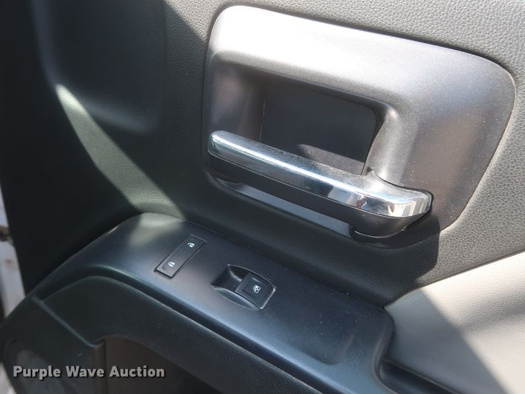 image for item HW9058 2015 Chevrolet Silverado 2500HD  pickup truck