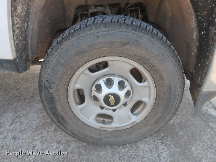 image for item HW9058 2015 Chevrolet Silverado 2500HD  pickup truck