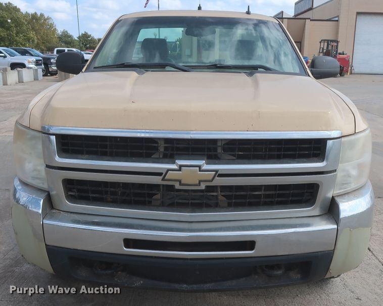 image for item HW9060 2010 Chevrolet Silverado 2500HD  pickup truck