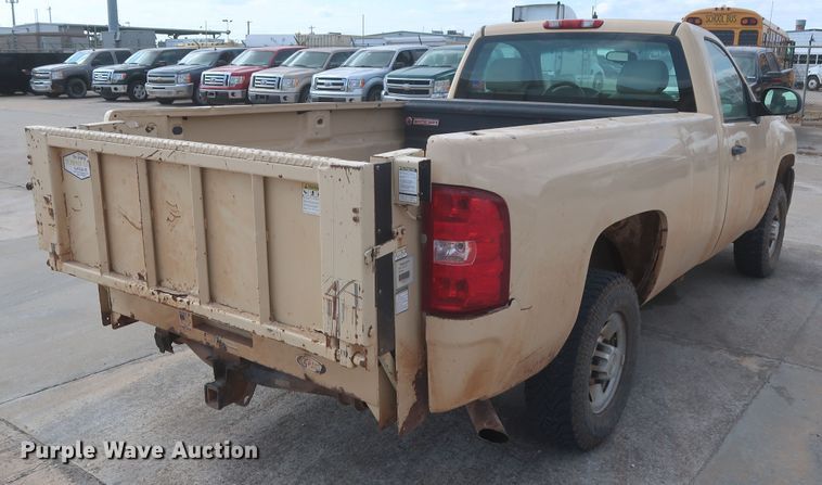image for item HW9060 2010 Chevrolet Silverado 2500HD  pickup truck