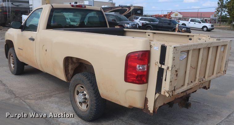 image for item HW9060 2010 Chevrolet Silverado 2500HD  pickup truck