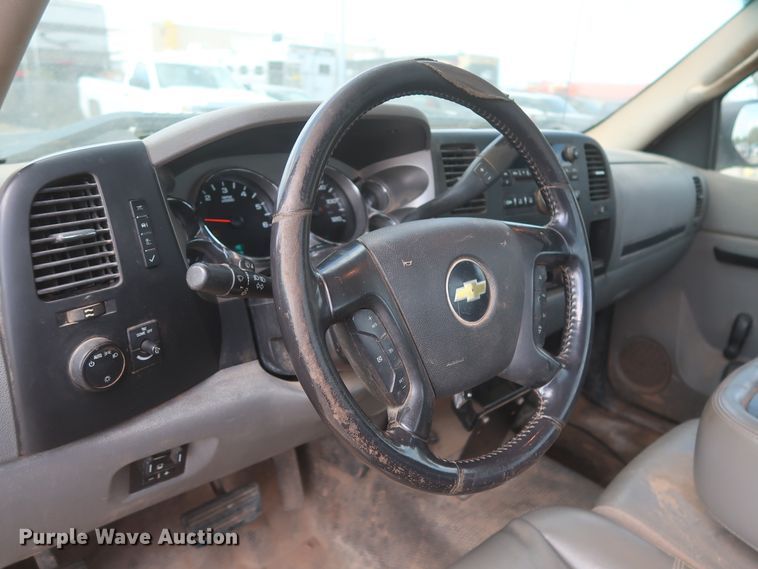 image for item HW9060 2010 Chevrolet Silverado 2500HD  pickup truck