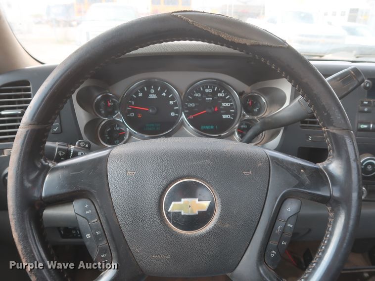 image for item HW9060 2010 Chevrolet Silverado 2500HD  pickup truck