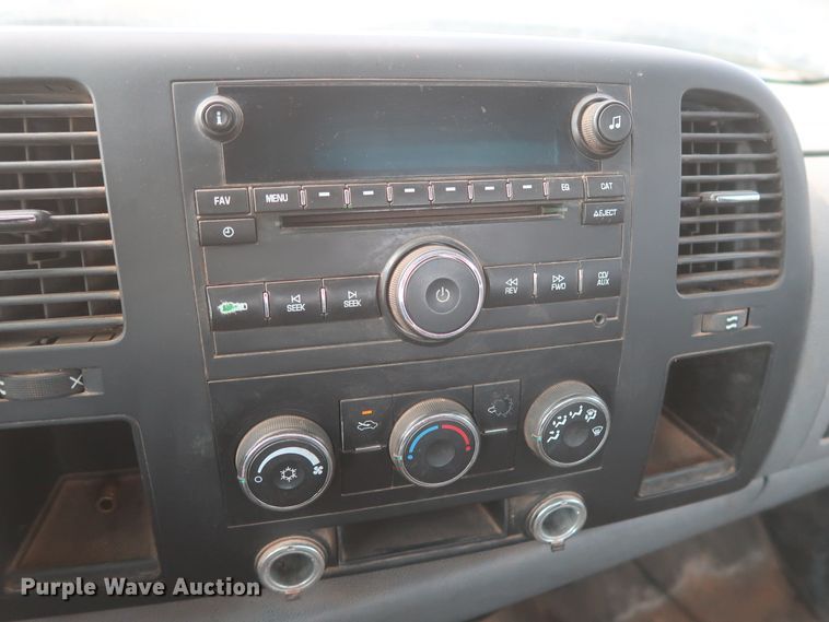 image for item HW9060 2010 Chevrolet Silverado 2500HD  pickup truck