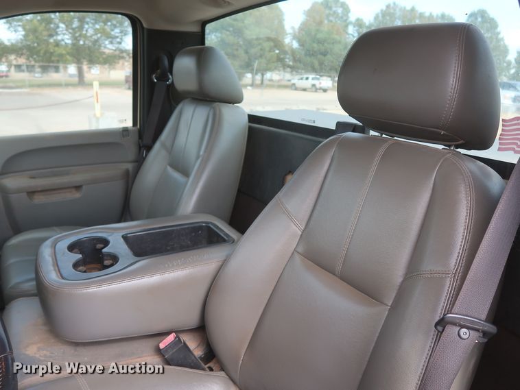 image for item HW9060 2010 Chevrolet Silverado 2500HD  pickup truck