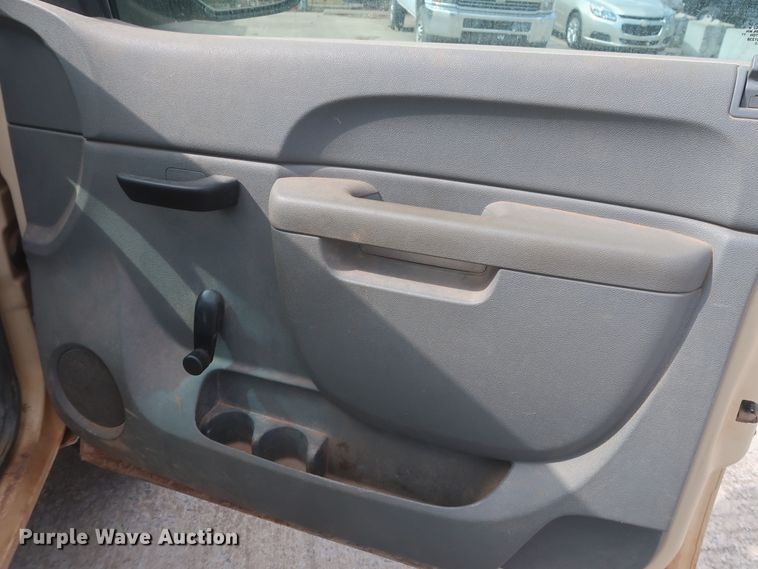 image for item HW9060 2010 Chevrolet Silverado 2500HD  pickup truck