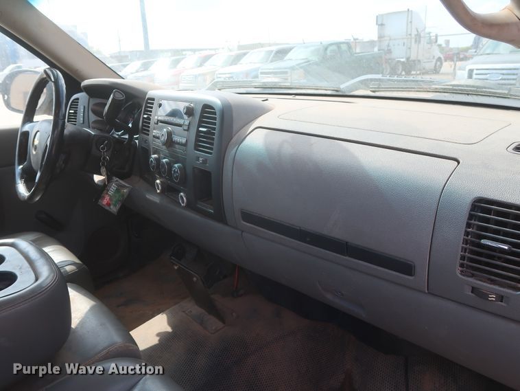 image for item HW9060 2010 Chevrolet Silverado 2500HD  pickup truck