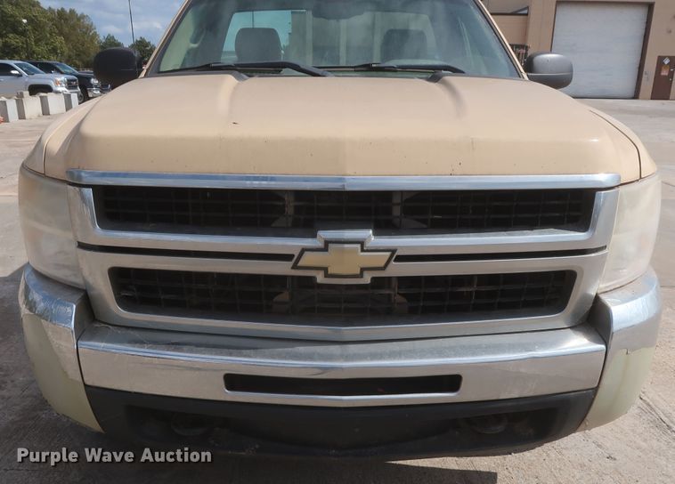 image for item HW9060 2010 Chevrolet Silverado 2500HD  pickup truck