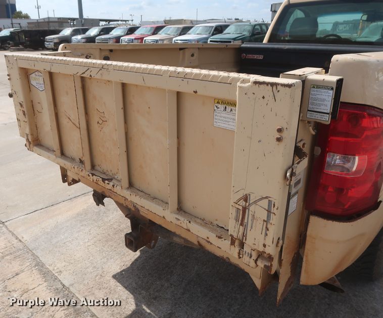 image for item HW9060 2010 Chevrolet Silverado 2500HD  pickup truck