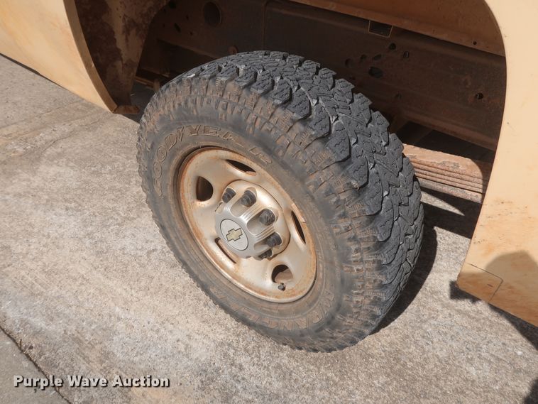 image for item HW9060 2010 Chevrolet Silverado 2500HD  pickup truck