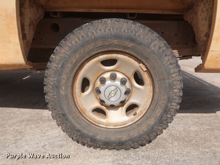 image for item HW9060 2010 Chevrolet Silverado 2500HD  pickup truck