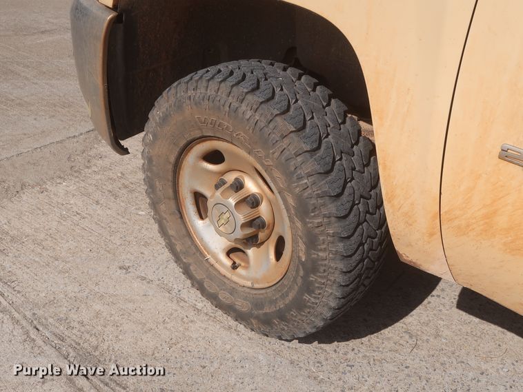 image for item HW9060 2010 Chevrolet Silverado 2500HD  pickup truck