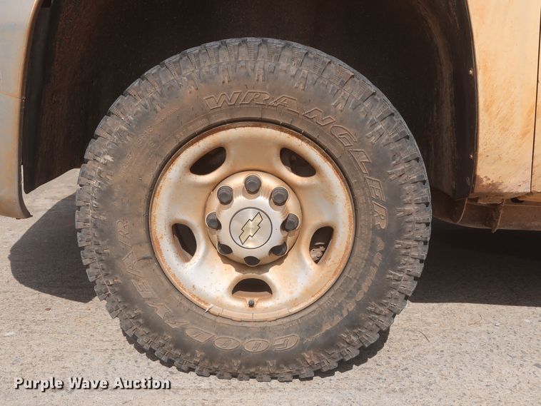 image for item HW9060 2010 Chevrolet Silverado 2500HD  pickup truck