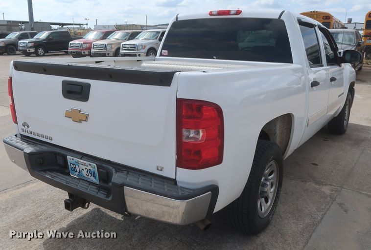 image for item HW9062 2007 Chevrolet Silverado 1500 LT  Crew Cab pickup truck