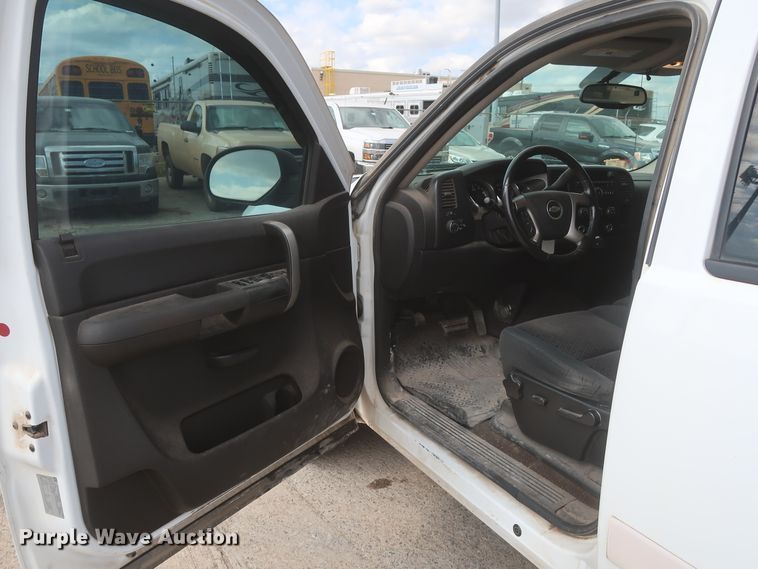 image for item HW9062 2007 Chevrolet Silverado 1500 LT  Crew Cab pickup truck