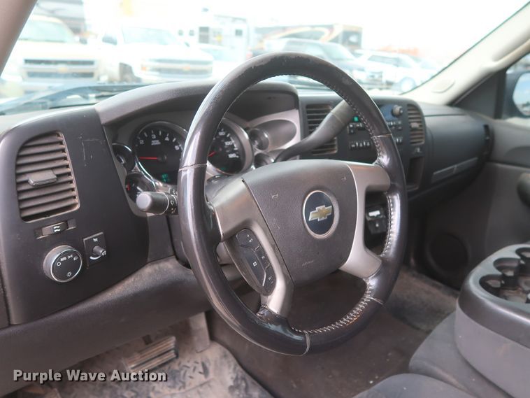 image for item HW9062 2007 Chevrolet Silverado 1500 LT  Crew Cab pickup truck