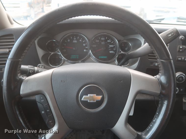 image for item HW9062 2007 Chevrolet Silverado 1500 LT  Crew Cab pickup truck