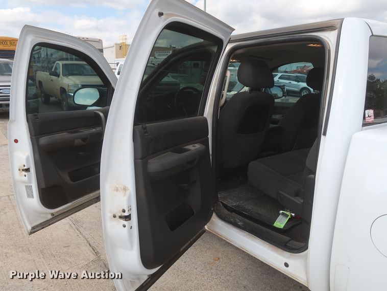 image for item HW9062 2007 Chevrolet Silverado 1500 LT  Crew Cab pickup truck