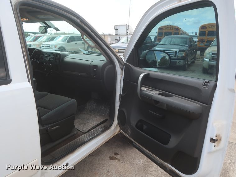 image for item HW9062 2007 Chevrolet Silverado 1500 LT  Crew Cab pickup truck