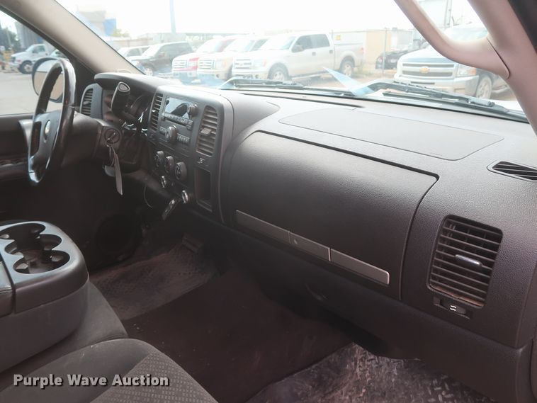 image for item HW9062 2007 Chevrolet Silverado 1500 LT  Crew Cab pickup truck