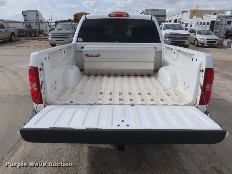 image for item HW9062 2007 Chevrolet Silverado 1500 LT  Crew Cab pickup truck