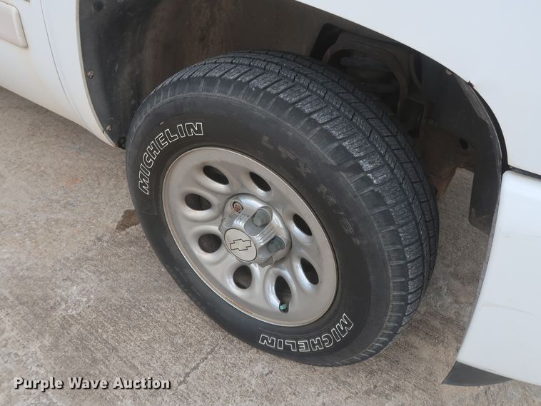 image for item HW9062 2007 Chevrolet Silverado 1500 LT  Crew Cab pickup truck