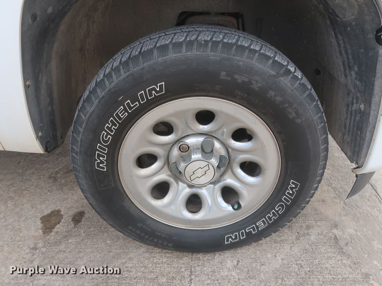 image for item HW9062 2007 Chevrolet Silverado 1500 LT  Crew Cab pickup truck