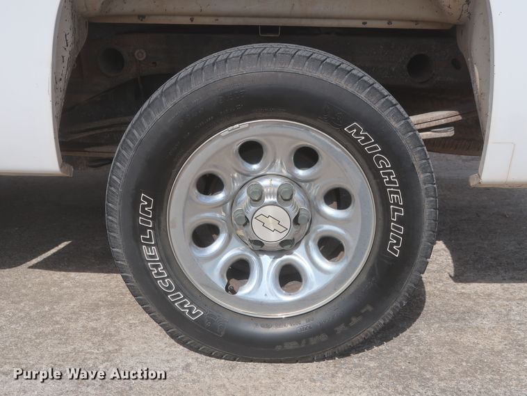 image for item HW9062 2007 Chevrolet Silverado 1500 LT  Crew Cab pickup truck