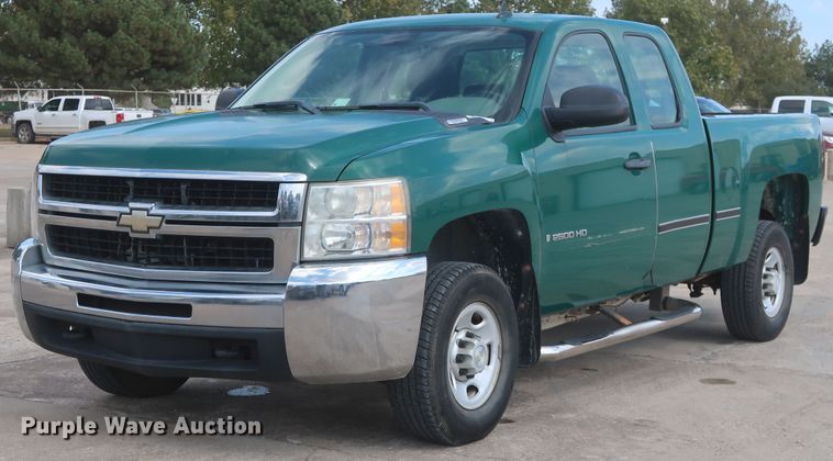 image for item HW9063 2009 Chevrolet Silverado 2500HD  Ext. Cab pickup truck