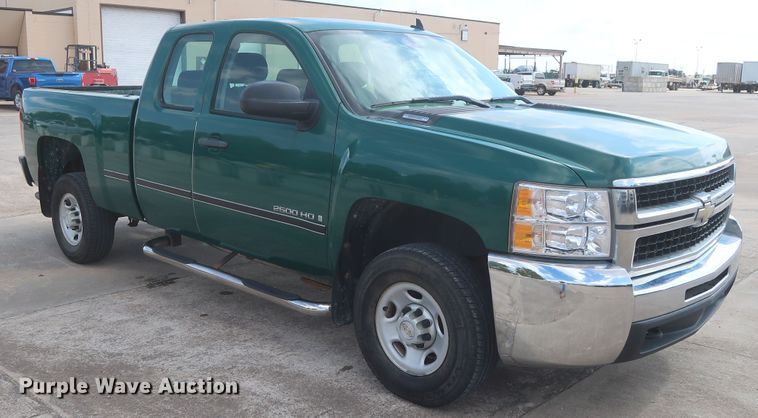 image for item HW9063 2009 Chevrolet Silverado 2500HD  Ext. Cab pickup truck