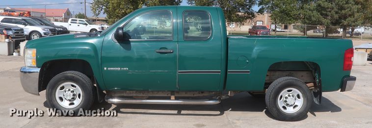 image for item HW9063 2009 Chevrolet Silverado 2500HD  Ext. Cab pickup truck
