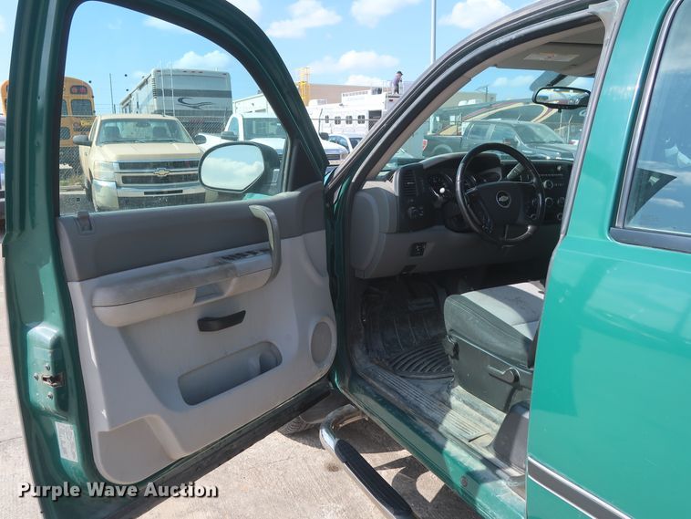 image for item HW9063 2009 Chevrolet Silverado 2500HD  Ext. Cab pickup truck