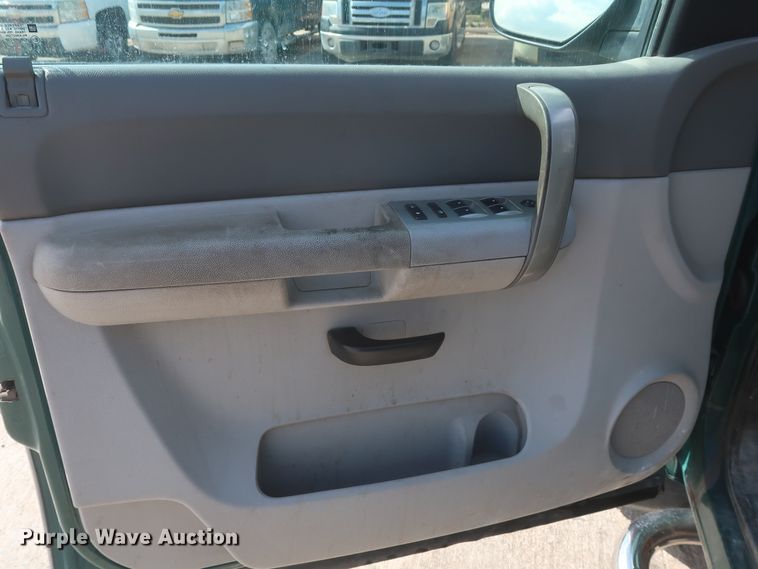 image for item HW9063 2009 Chevrolet Silverado 2500HD  Ext. Cab pickup truck