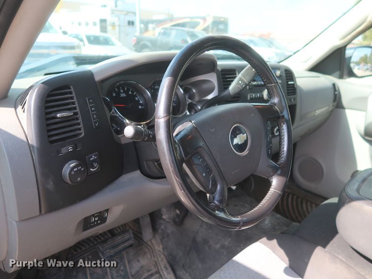 image for item HW9063 2009 Chevrolet Silverado 2500HD  Ext. Cab pickup truck